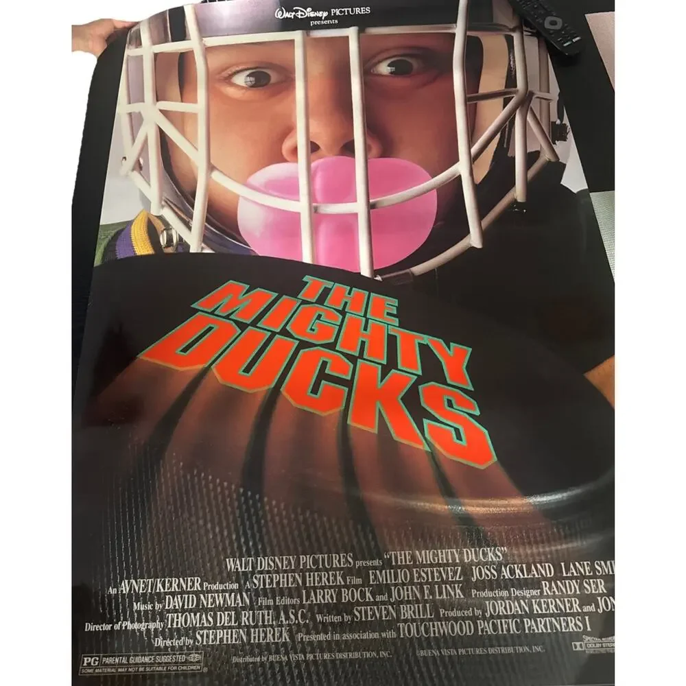 The Mighty Ducks 1992 Original Movie Poster 27x40 DS Disney Emilio Estevez